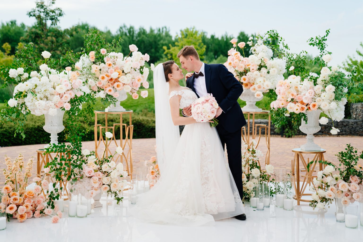 Beauty of Wedding Decoration is Left Untouched Without Flowers