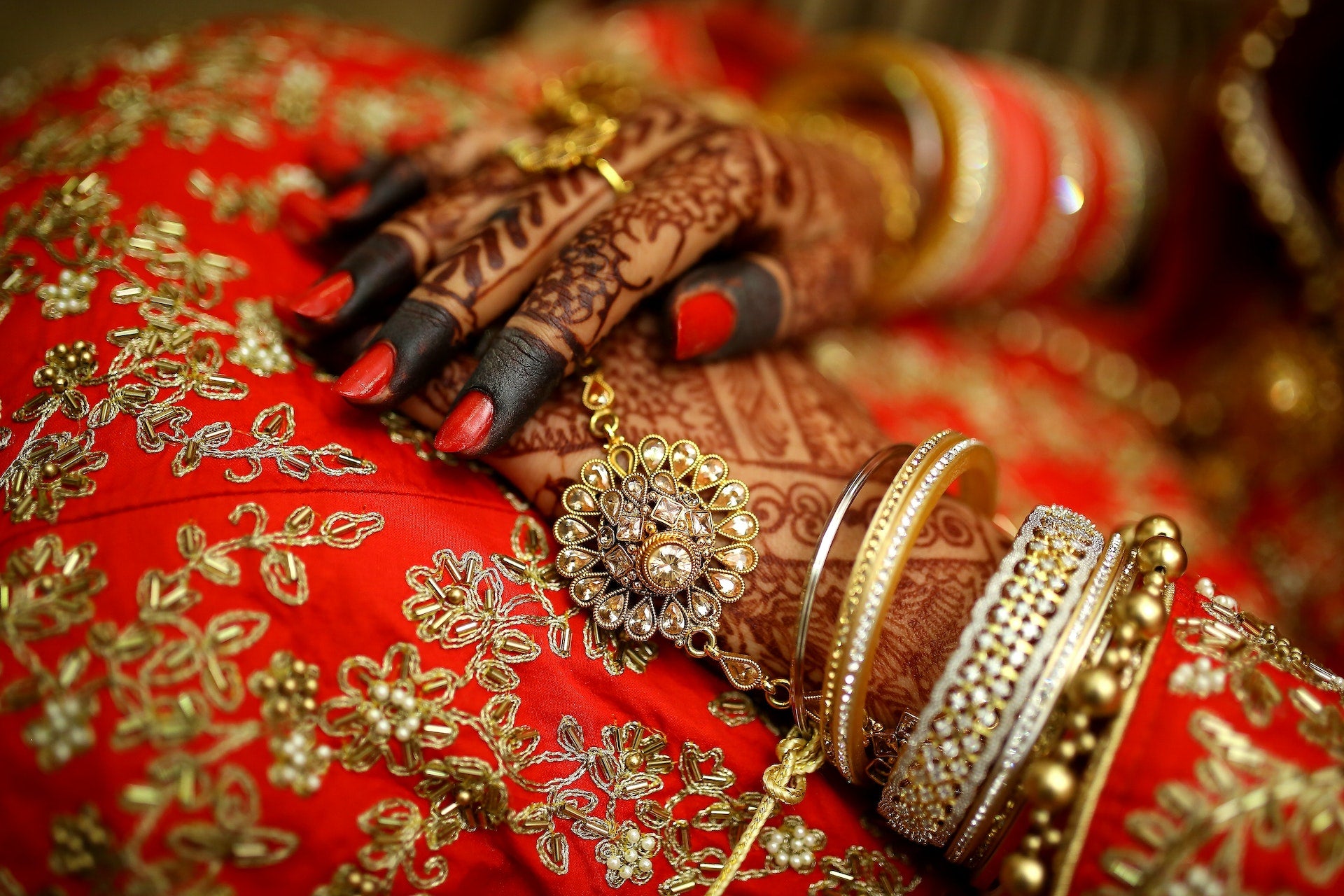 Tips To Save Money On Wedding Jewelry