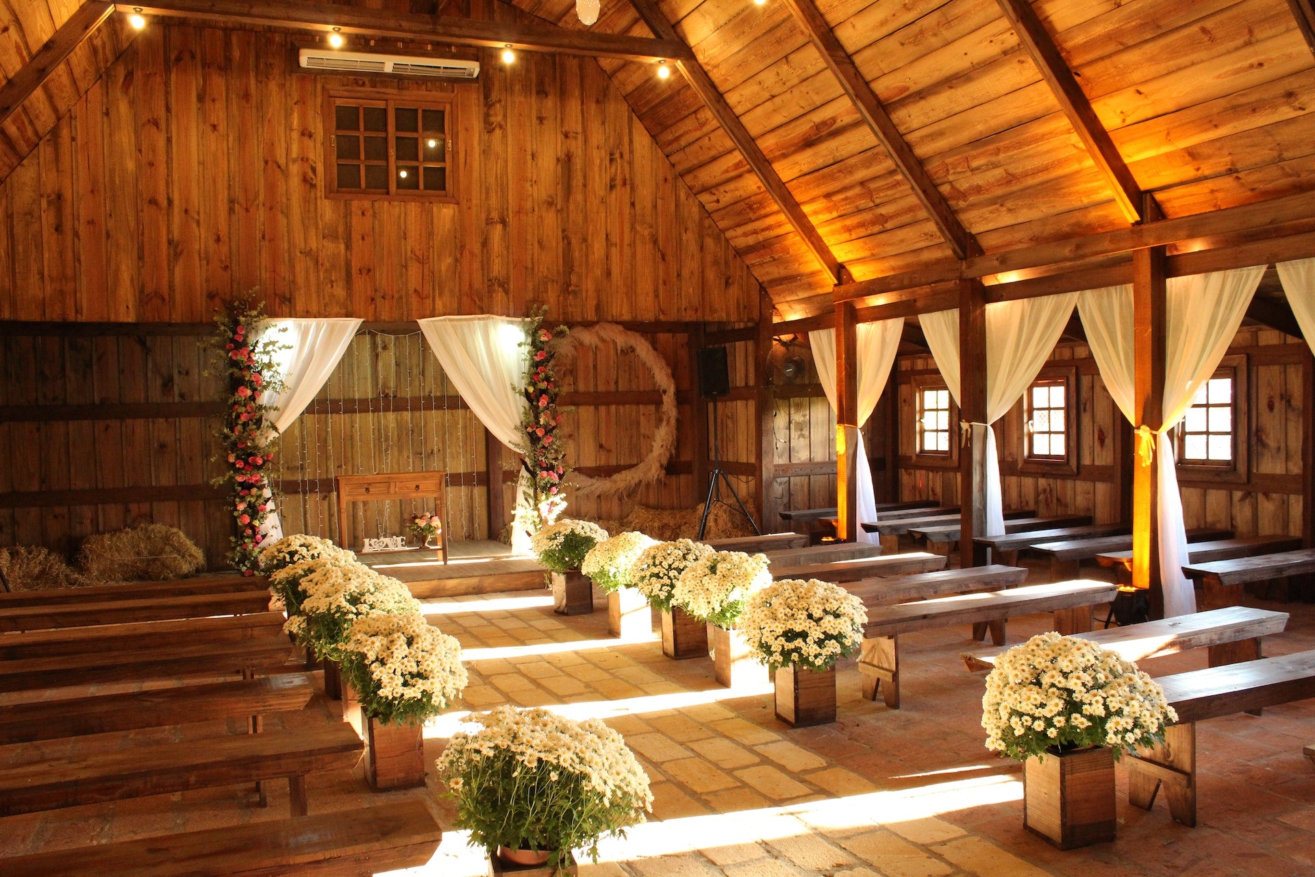 Budget-Friendly Rustic Wedding Decoration Ideas